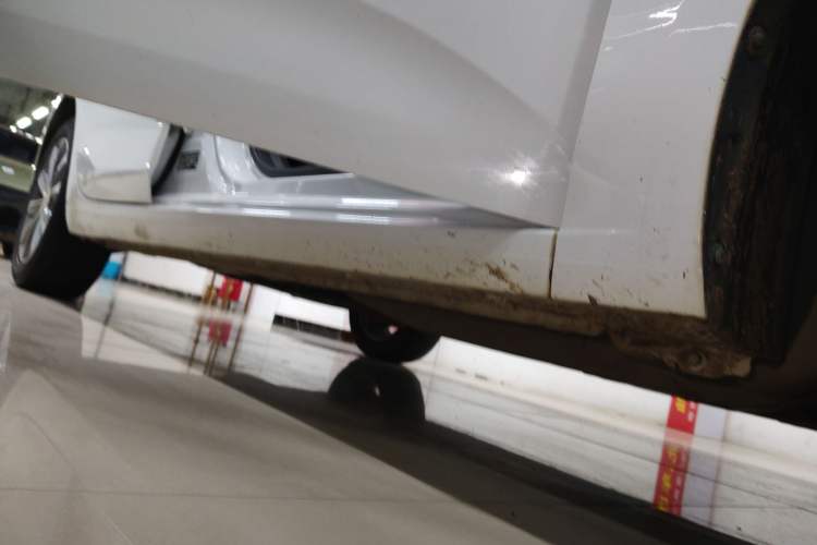 Used Chevrolet Monza 2021 320 Automatic Enjoyment Sunroof Edition Right Side Sill