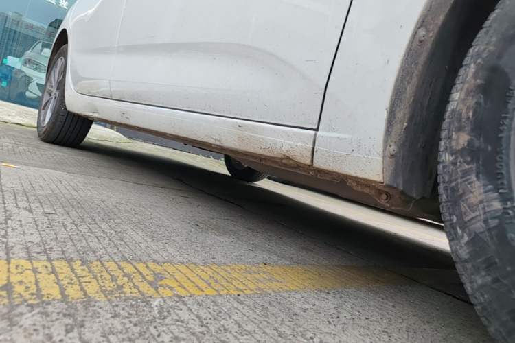 Used Chevrolet Monza 2021 320 Automatic Enjoyment Sunroof Edition Right Side Sill