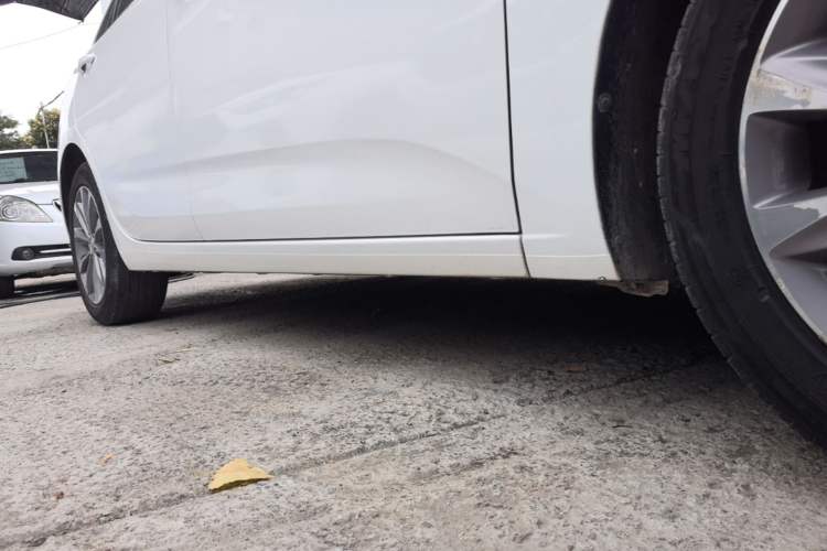 Used Chevrolet Monza 2021 320 Automatic Enjoyment Sunroof Edition Right Side Sill