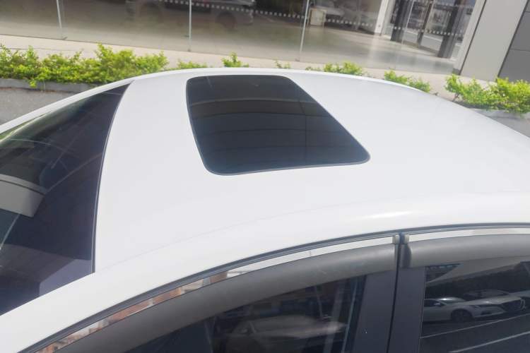 Used Chevrolet Monza 2021 320 Automatic Enjoyment Sunroof Edition Roof