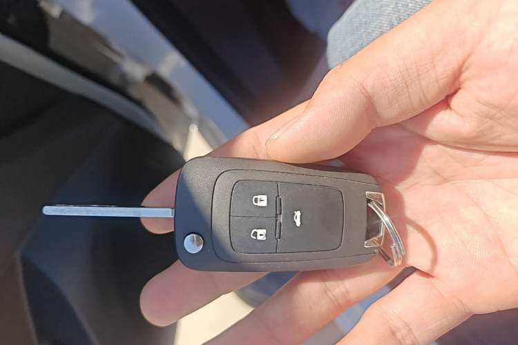 Used Chevrolet Monza 2021 320 Automatic Enjoyment Sunroof Edition Vehicle Key