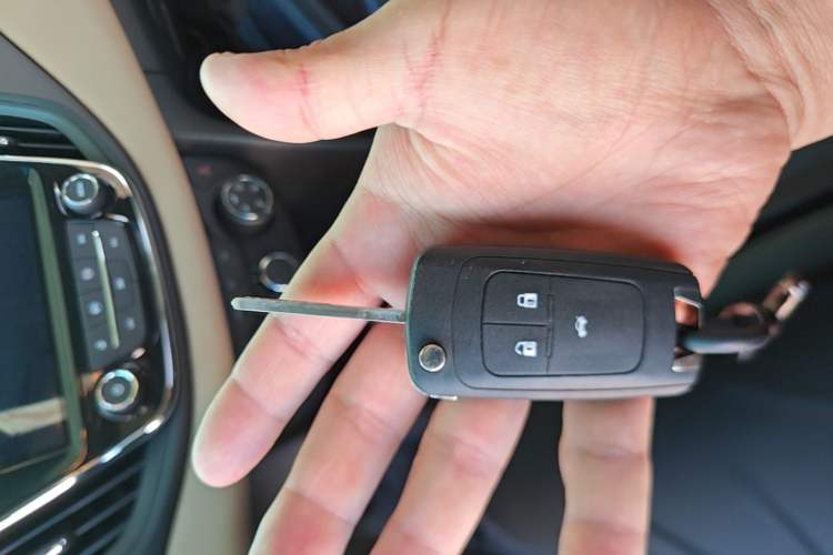 Used Chevrolet Monza 2021 320 Automatic Enjoyment Sunroof Edition Vehicle Key