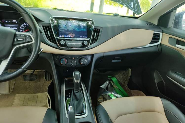 Used Chevrolet Monza 2022 320 Automatic Enjoyment Sunroof Version Audio And AC Panel