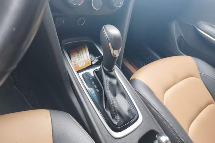 Used Chevrolet Monza 2022 320 Automatic Enjoyment Sunroof Version Gear Lever