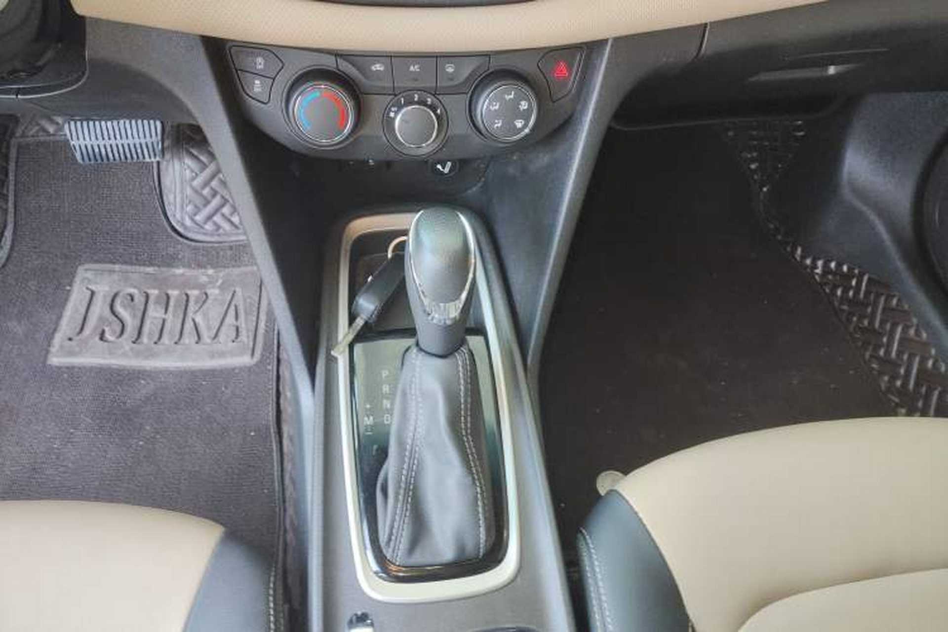 Used Chevrolet Monza 2022 320 Automatic Enjoyment Sunroof Version Gear Lever