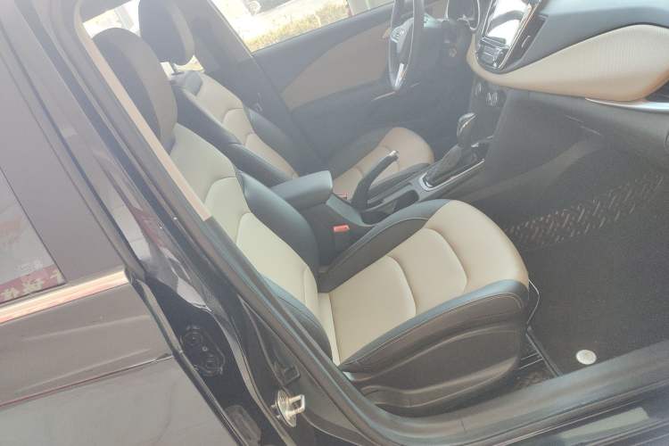 Used Chevrolet Monza 2022 320 Automatic Enjoyment Sunroof Version Right Front Seat