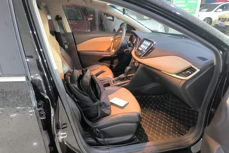 Used Chevrolet Monza 2022 320 Automatic Enjoyment Edition Right Front Seat