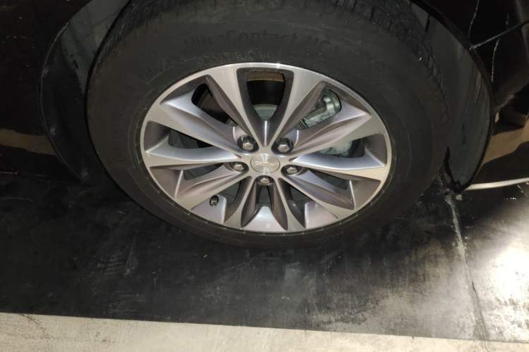 Used Chevrolet Monza 2022 320 Automatic Enjoyment Edition Right Front Wheel Hub