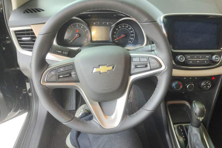 Used Chevrolet Monza 2022 320 Automatic Enjoyment Sunroof Version Steering Wheel