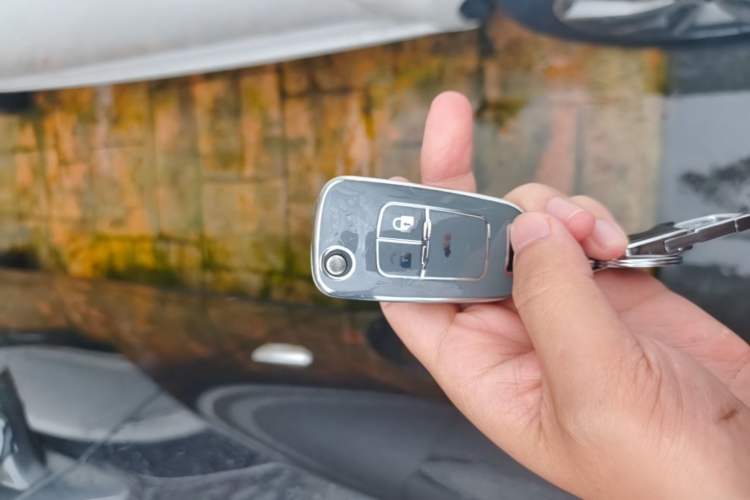 Used Chevrolet Monza 2022 320 Automatic Enjoyment Sunroof Version Vehicle Key