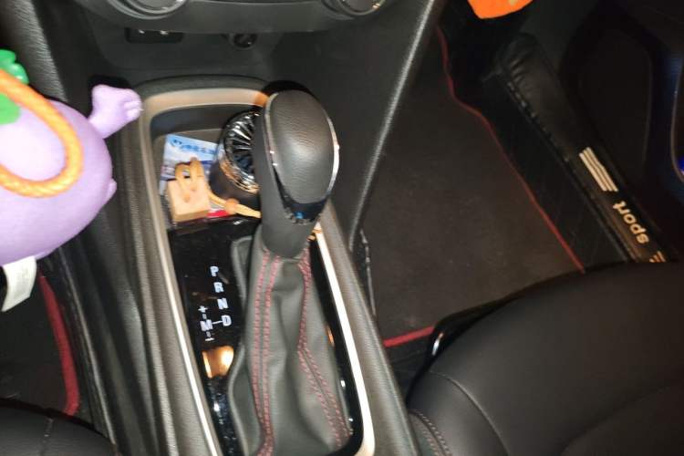 Used Chevrolet Monza 2022 Light Hybrid RS 330T Automatic Comfort Edition Gear Lever