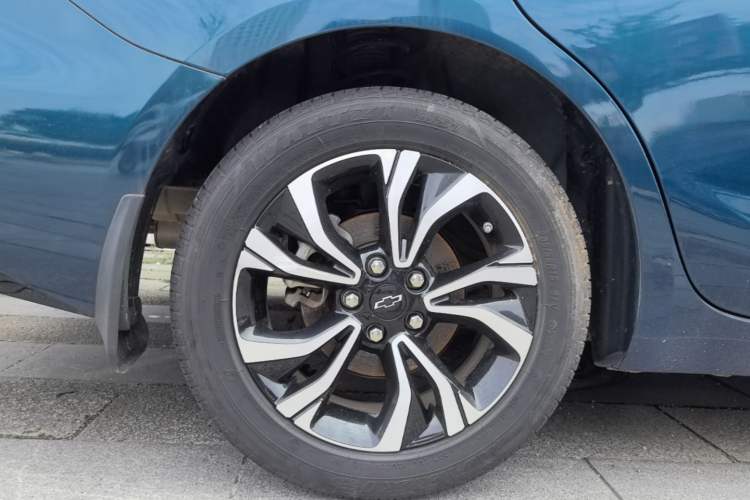 Used Chevrolet Monza 2022 Light Hybrid RS 330T Automatic Comfort Edition Right Rear Wheel Hub