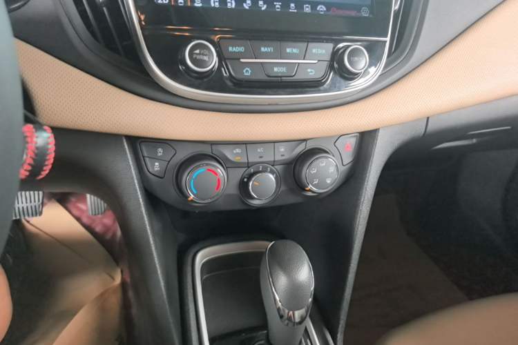 Used Chevrolet Monza 2022 320 Automatic Enjoyment Sunroof Version Audio And AC Panel