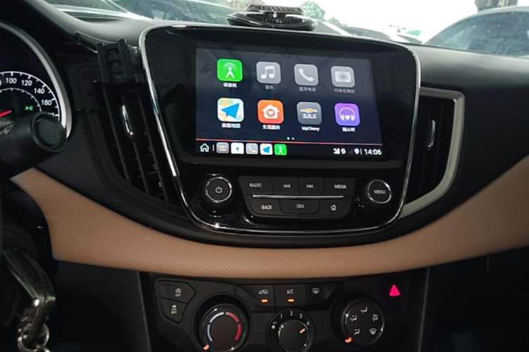 Used Chevrolet Monza 2022 320 Automatic Enjoyment Edition Audio And AC Panel
