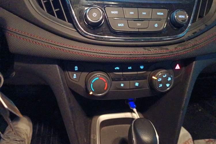 Used Chevrolet Monza 2022 Light Hybrid RS 330T Automatic Comfort Edition Audio And AC Panel