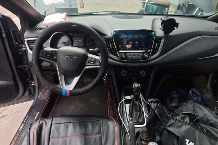 Used Chevrolet Monza 2022 Light Hybrid RS 330T Automatic Comfort Edition Center Console