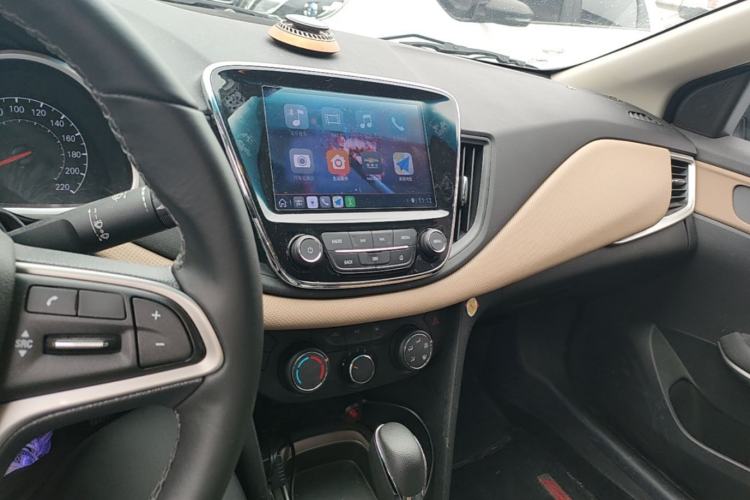 Used Chevrolet Monza 2022 320 Automatic Enjoyment Edition Center Console