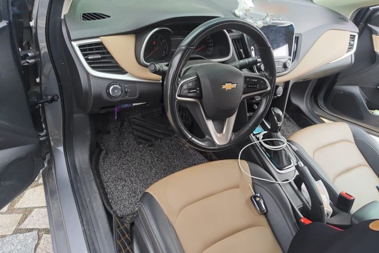 Used Chevrolet Monza 2022 320 Automatic Enjoyment Sunroof Version Center Console
