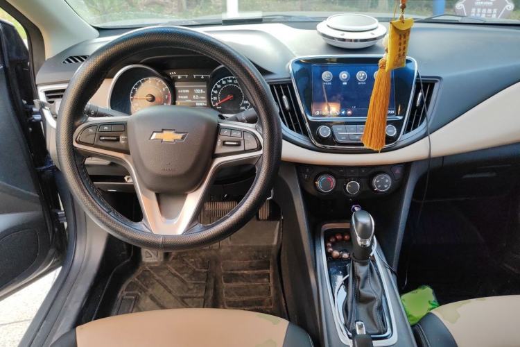 Used Chevrolet Monza 2022 320 Automatic Enjoyment Sunroof Version Center Console