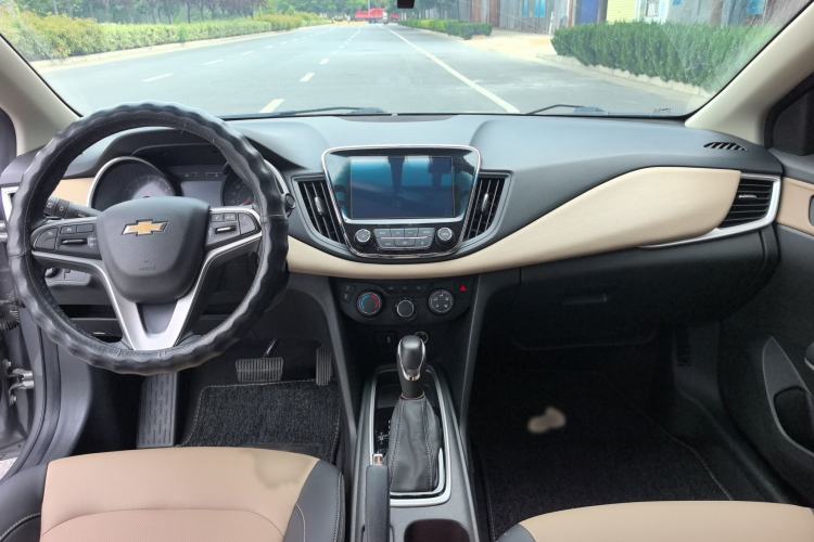 Used Chevrolet Monza 2022 320 Automatic Enjoyment Sunroof Version Center Console