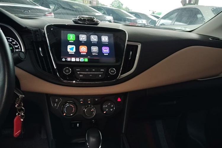 Used Chevrolet Monza 2022 320 Automatic Enjoyment Edition Center Console