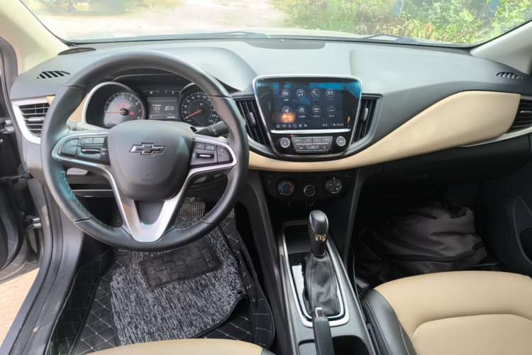 Used Chevrolet Monza 2022 320 Automatic Enjoyment Sunroof Version Center Console