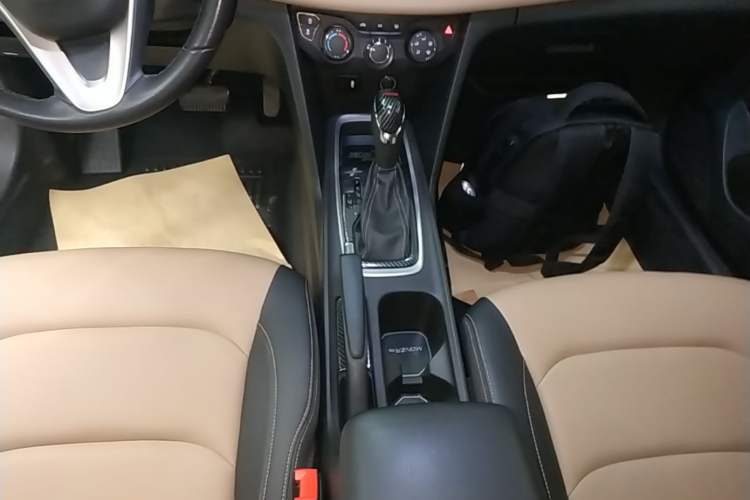 Used Chevrolet Monza 2022 320 Automatic Enjoyment Sunroof Version Gear Lever