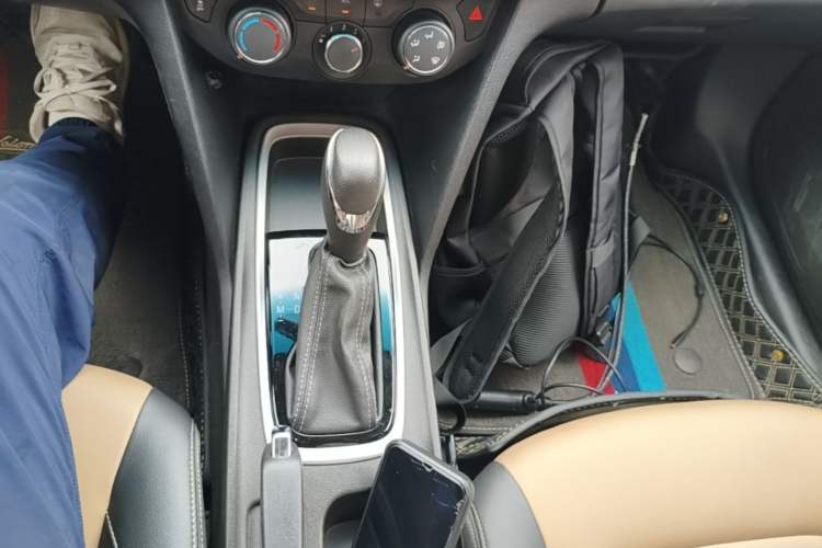 Used Chevrolet Monza 2022 320 Automatic Enjoyment Sunroof Version Gear Lever