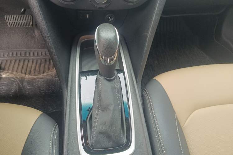 Used Chevrolet Monza 2022 320 Automatic Enjoyment Edition Gear Lever