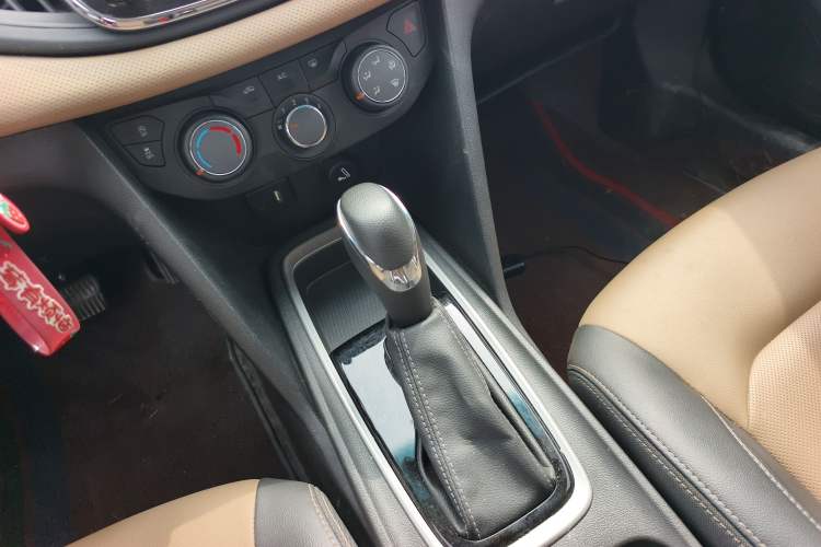 Used Chevrolet Monza 2022 320 Automatic Enjoyment Sunroof Version Gear Lever