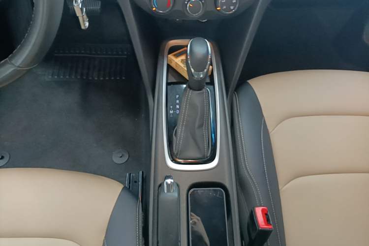 Used Chevrolet Monza 2022 320 Automatic Enjoyment Edition Gear Lever