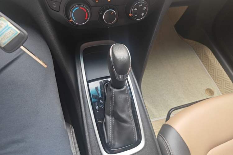 Used Chevrolet Monza 2022 320 Automatic Enjoyment Sunroof Version Gear Lever