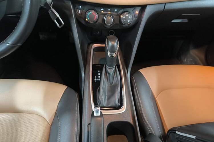 Used Chevrolet Monza 2022 320 Automatic Enjoyment Sunroof Version Gear Lever