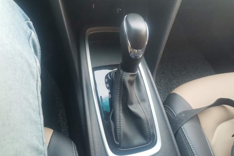 Used Chevrolet Monza 2022 320 Automatic Enjoyment Sunroof Version Gear Lever