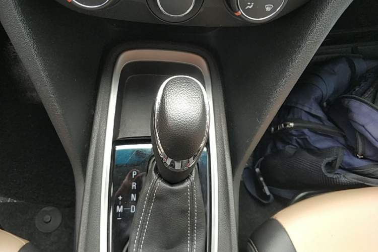 Used Chevrolet Monza 2022 320 Automatic Enjoyment Sunroof Version Gear Lever