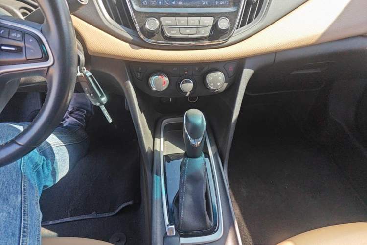 Used Chevrolet Monza 2022 320 Automatic Enjoyment Sunroof Version Gear Lever