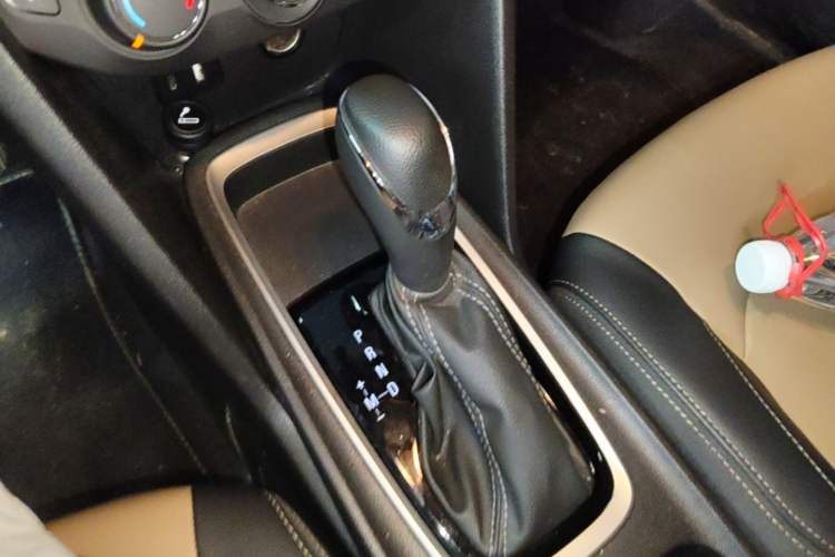 Used Chevrolet Monza 2022 320 Automatic Enjoyment Sunroof Version Gear Lever