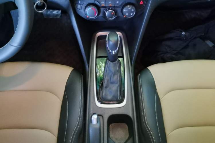 Used Chevrolet Monza 2022 320 Automatic Enjoyment Sunroof Version Gear Lever