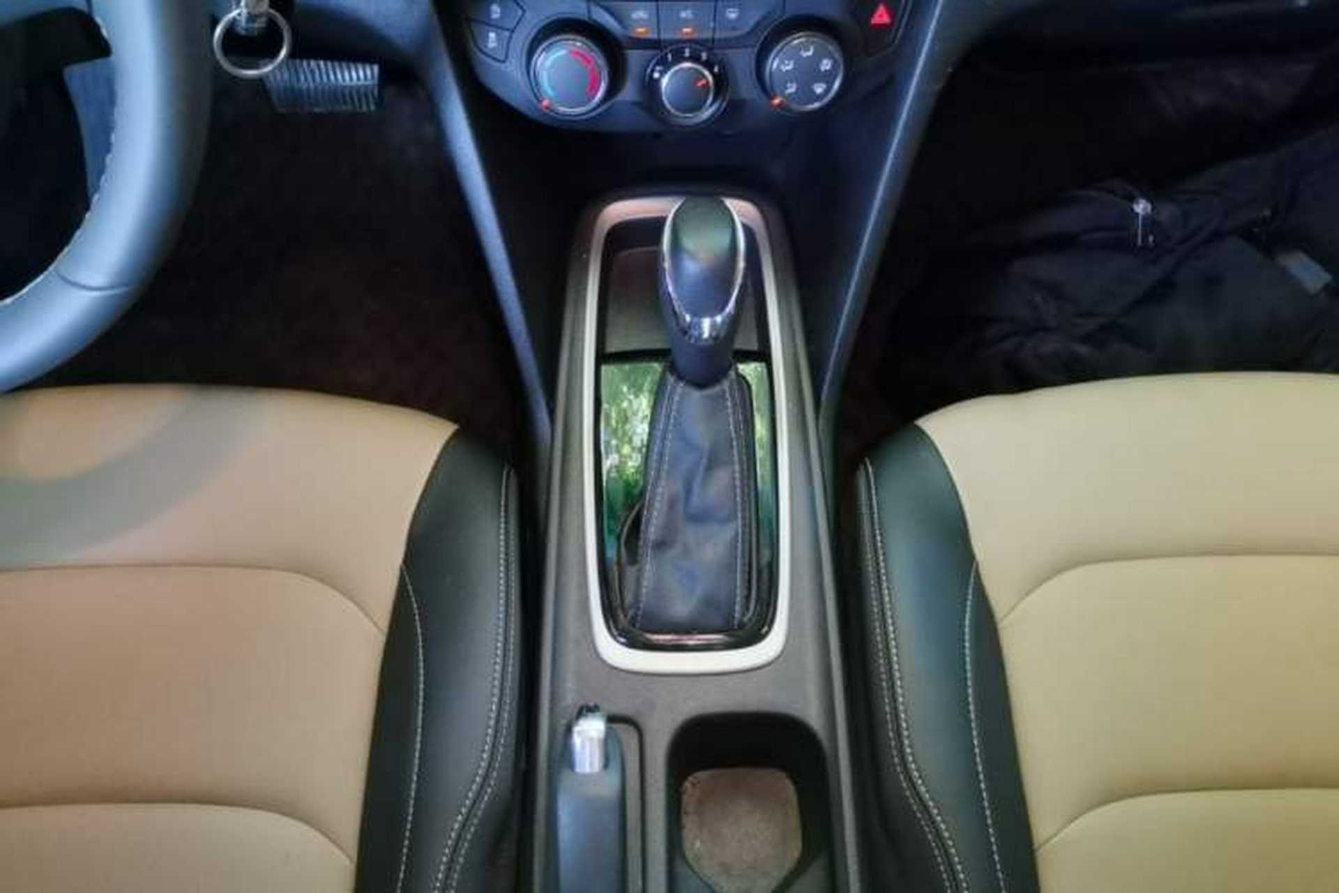 Used Chevrolet Monza 2022 320 Automatic Enjoyment Sunroof Version Gear Lever