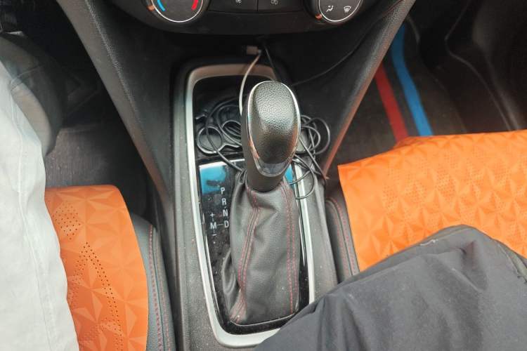Used Chevrolet Monza 2022 Light Hybrid RS 330T Automatic Comfort Edition Gear Lever