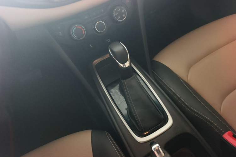 Used Chevrolet Monza 2022 320 Automatic Enjoyment Sunroof Version Gear Lever