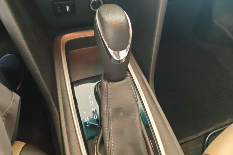 Used Chevrolet Monza 2022 320 Automatic Enjoyment Sunroof Version Gear Lever