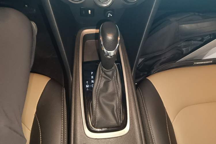 Used Chevrolet Monza 2022 320 Automatic Enjoyment Sunroof Version Gear Lever