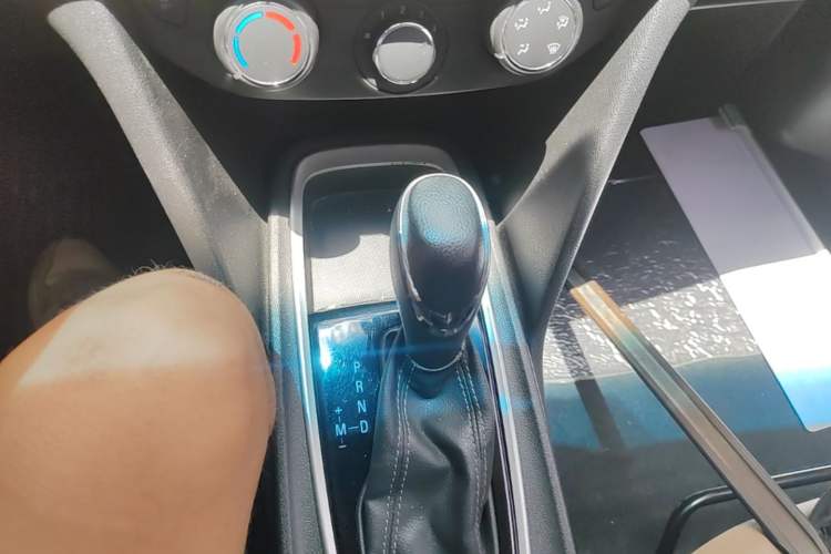 Used Chevrolet Monza 2022 320 Automatic Enjoyment Edition Gear Lever