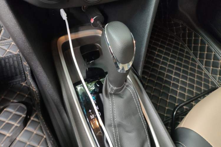 Used Chevrolet Monza 2022 320 Automatic Enjoyment Sunroof Version Gear Lever