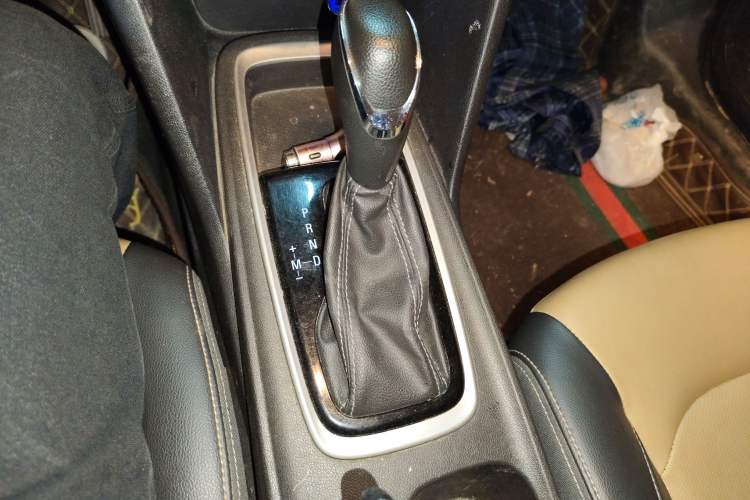 Used Chevrolet Monza 2022 320 Automatic Enjoyment Sunroof Version Gear Lever