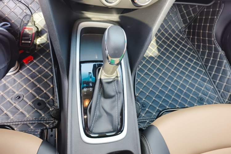 Used Chevrolet Monza 2022 320 Automatic Enjoyment Sunroof Version Gear Lever