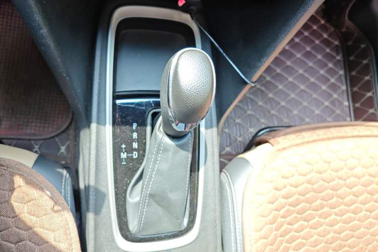 Used Chevrolet Monza 2022 320 Automatic Enjoyment Sunroof Version Gear Lever