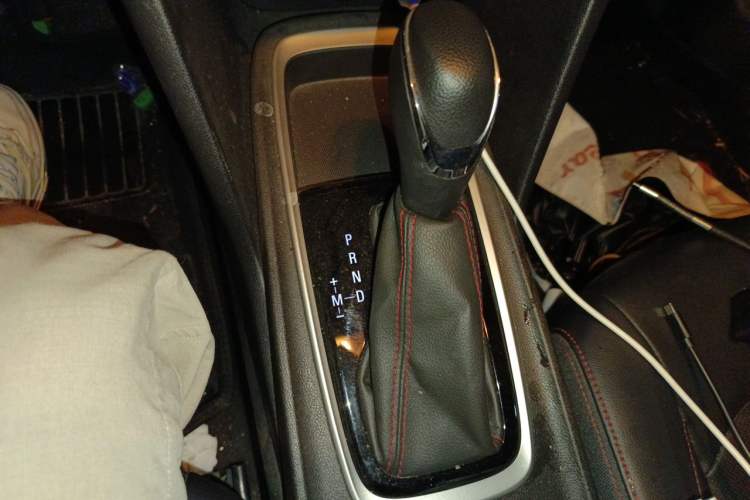 Used Chevrolet Monza 2022 Light Hybrid RS 330T Automatic Comfort Edition Gear Lever