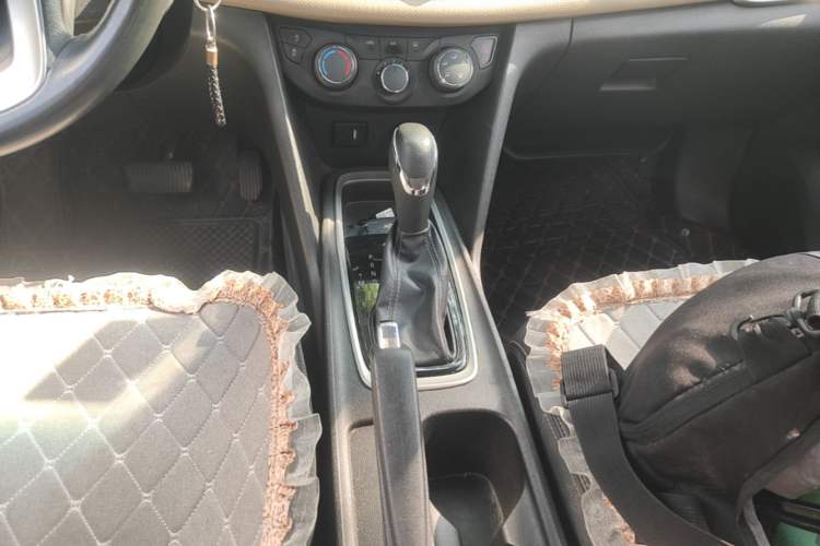 Used Chevrolet Monza 2022 320 Automatic Enjoyment Edition Gear Lever